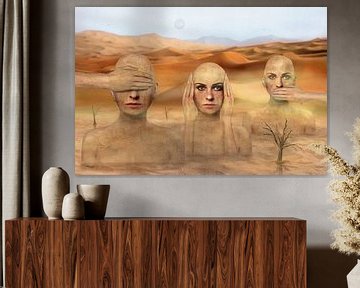 Drie vrouwen in de woestijn, niets zien, niets horen, niets zeggen...