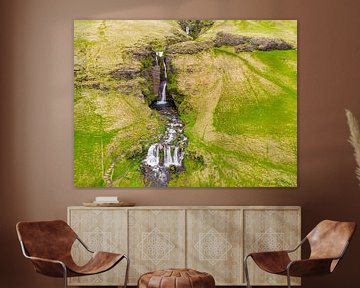 Merkjárfoss-Wasserfall in Island mit Drohne