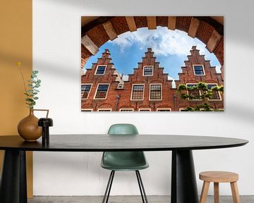 17e-Eeuwse hofjes met trapgevel, Haarlem, Noord-Holland van Mieneke Andeweg-van Rijn