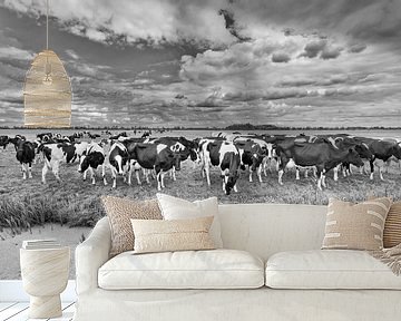 Kudde koeien in een weide met een vijvertje van Tony Vingerhoets