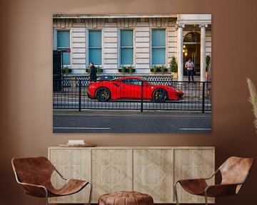 Ferrari in Londen (Piccadilly road) van Matthijs Noordeloos