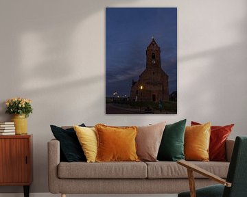 Die Kirche von Wierum, Friesland im Dunkeln. von Erik de Rijk