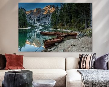 Bateaux à rames sur le lac de Braies sur Petra Leusmann