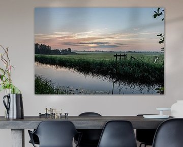 Nederlands landschap zonsondergang zonsopgang weiland en hek van Déwy de Wit