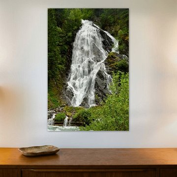 Ein tosender Wasserfall in Österreich