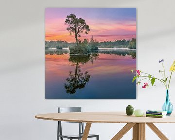 Rood en turquoise zonsopgang tot uiting in een lake_1 van Tony Vingerhoets