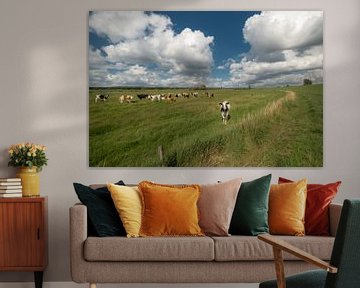 Neugierige Kuh auf der Wiese von Moetwil en van Dijk - Fotografie