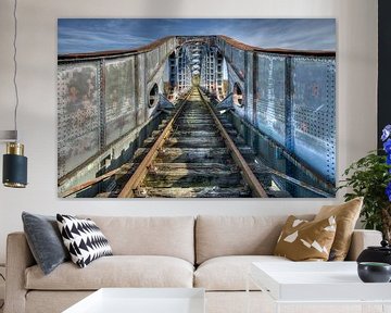 Eisenbahnbrücke in der Verwüstung von Erik Borst