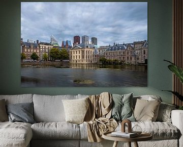 Eine schöne Wolkendecke über dem Mauritshuis auf dem Hofvijver. von Claudio Duarte