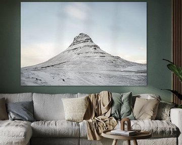 Kirkjufell in de winter op IJsland