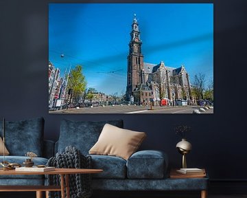 Stadsbeeld van Amsterdam in Nederland met de westerkerk van Eye on You