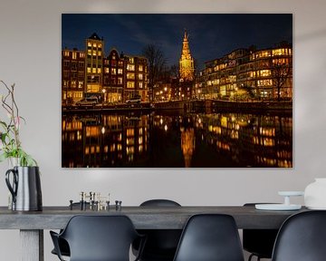 Stadsgezicht van Amsterdam met de Zuiderkerk in Nederland van Eye on You