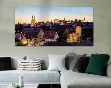 Skyline de Nuremberg avec le château impérial en soirée sur Werner Dieterich