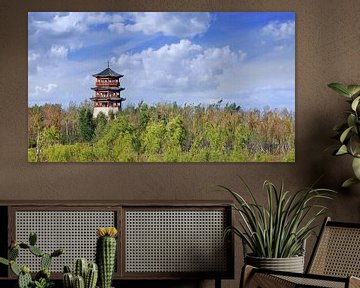 traditionele pagode, bomen, blauwe lucht en dramatische wolken van Tony Vingerhoets