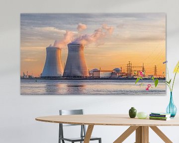 Bekijk op rivieroever met zonovergoten kernreactor Haven van Antwerpen van Tony Vingerhoets