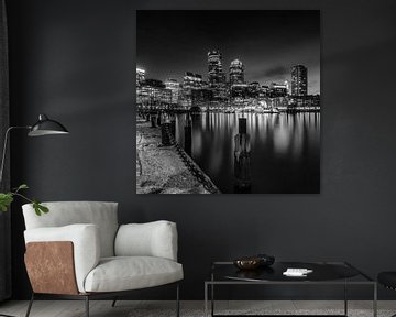 BOSTON Fan Pier Park & Skyline la nuit | monochrome sur Melanie Viola