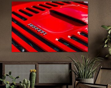Ferrari F355 Berlinetta motorkap detail op de rode sportwagen van Sjoerd van der Wal