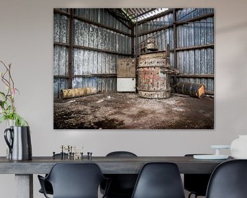 Machine dans un hall d'usine abandonné, Belgique