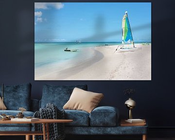 Zeilboot op het strand op Aruba in the Caribbische Zee van Eye on You
