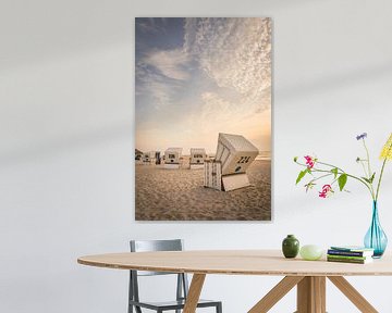 Strandstoelen bij de Rote Kliff in Kampen bij zonsondergang, Sylt van Christian Müringer