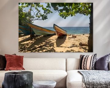 Boten op het strand Ambon, Molukken. van Zero Ten Studio