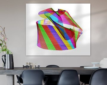 Structure ronde abstraite d'une peinture lumineuse colorée devant un fond blanc hite