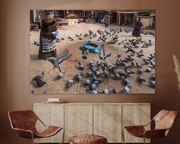 Des pigeons sur une place de Katmandou se nourrissent | Népal sur Photolovers reisfotografie