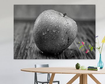 Photo noir et blanc d'une pomme sur Bernd Hartner