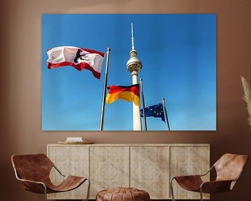 Televisietoren Berlijn met Berlijn, Duitsland en EU-vlaggen van Frank Herrmann