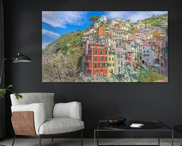 Kleurrijk Riomaggiore, een van de dorpen van Cinque Terre (Italië)