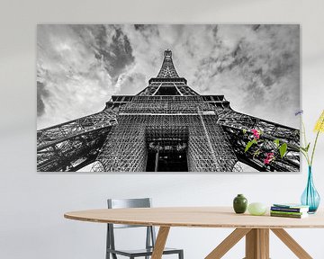 Der Eiffelturm in Paris in Schwarzweiß fotografiert von Jan Hermsen