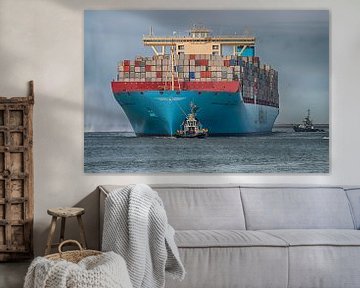 Maersk Mckinney Moller vaart Rotterdamse haven in van Dick Kattestaart