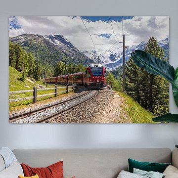 Bernina Express devant le glacier de Morteratsch en Suisse sur Werner Dieterich