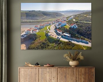 Luchtfoto van het dorpje Odeceixe in Alentejo Portugal van Eye on You