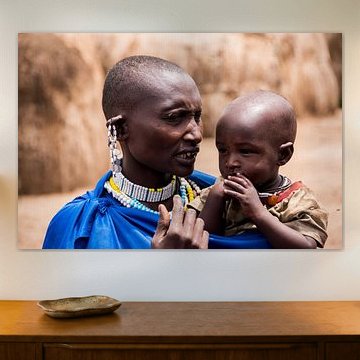 Massai-Frau und Kind