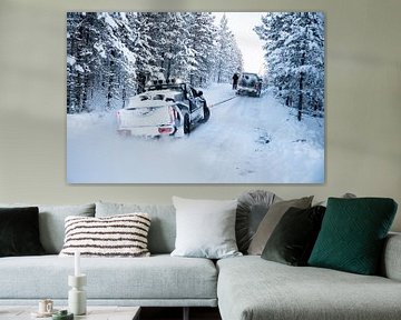 Auto uit de sneeuw trekken in Finland // Saariselkä, Finland van PHOTORIK