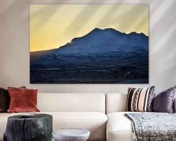 Sunset behind the mountain van Elisa in Iceland