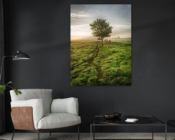 Typisch Hollands polderlandschap met boom, koeien en schapen van Jasper Suijten