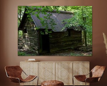 Jagers hut in het bos van Michelle Van Den Berg