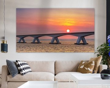 Lever du soleil au pont de Zeelandbrug, Zélande, Pays-Bas
