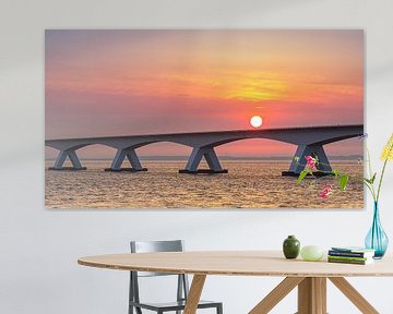 Lever du soleil au pont de Zeelandbrug, Zélande, Pays-Bas