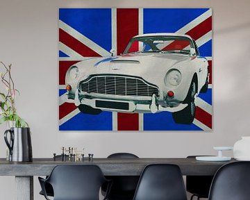Aston Martin DB5 devant l'Union Jack