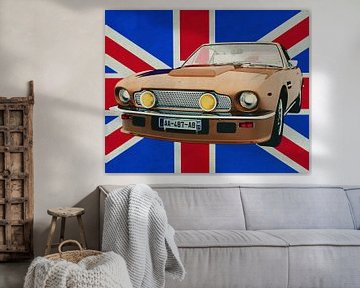 Aston Martin V8 Vantage devant l'Union Jack