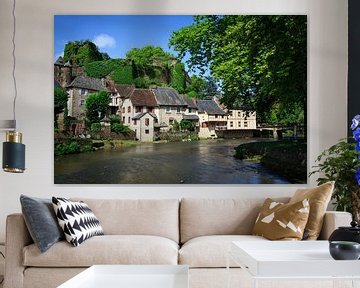 Ségur-le-Château dorp in Frankrijk aan het water van iPics Photography
