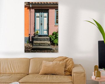 Kleurkijk huisje met mooie deur van Axel Weidner