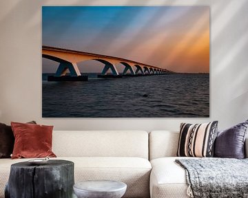 Le Zeelandbrug, Zeeland (Pays-Bas) au lever du soleil. sur Gert Hilbink