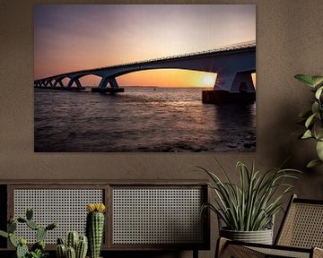 Die Zeelandbrug, Zeeland (Niederlande) bei Sonnenaufgang. von Gert Hilbink