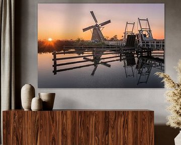 Le moulin sur le Kinderdijk avec le coucher du soleil sur Jelmer Laernoes