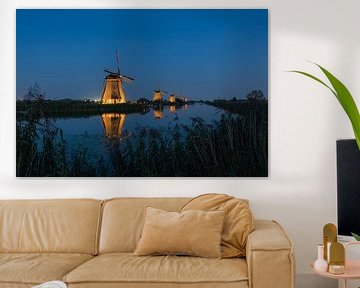 Wunderschön beleuchtete Windmühlen Kinderdijk von Moetwil en van Dijk - Fotografie