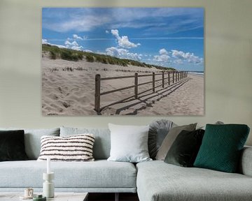 Strand und Dünen an einem schönen Sommertag